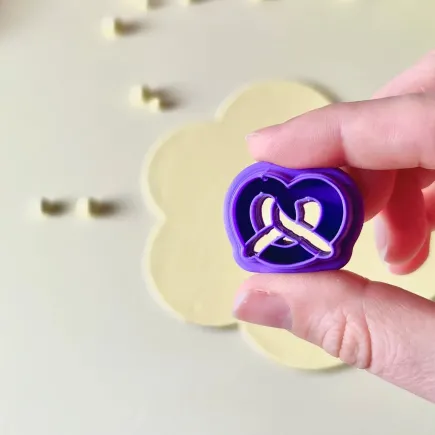 Polymer clay cutter: pretzel - Lylo Tools