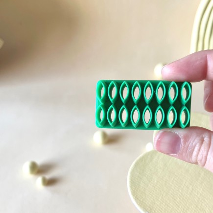 Cluster cutter for polymer clay petals