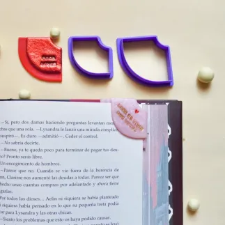 Polymer clay cutter: Corner bookmark - Lylo Tools
