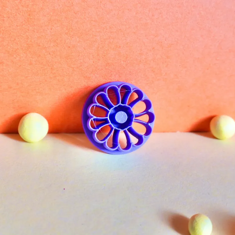 Cutter for polymer clay - sunken center daisy