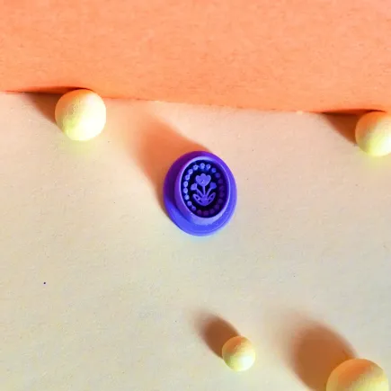 Polymer clay cutter: daisy charm - Lylo Tools