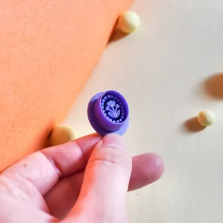 Polymer clay cutter: daisy charm - Lylo Tools