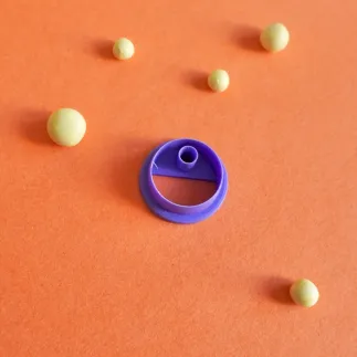 Polymer clay cutter: circle for charm - Lylo Tools