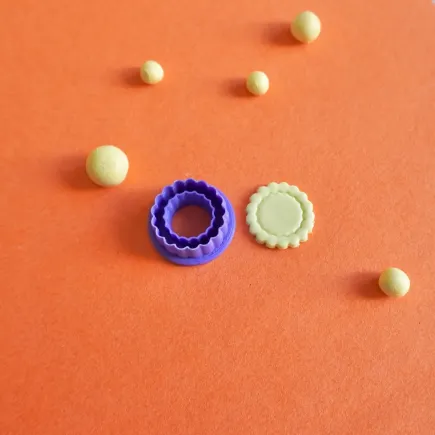 Polymer clay cutter: scalloped circle - Lylo Tools