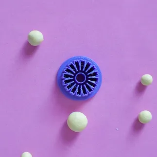 Polymer clay cutter: daisy she loves me, she loves me not - Lylo Tools